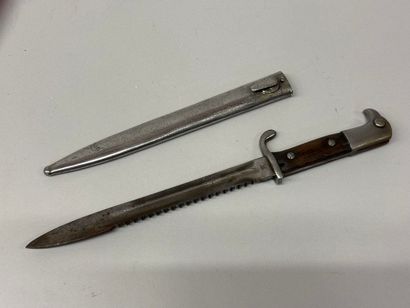 Baïonnette pur fusil Mauser 98.
Pommeau type...