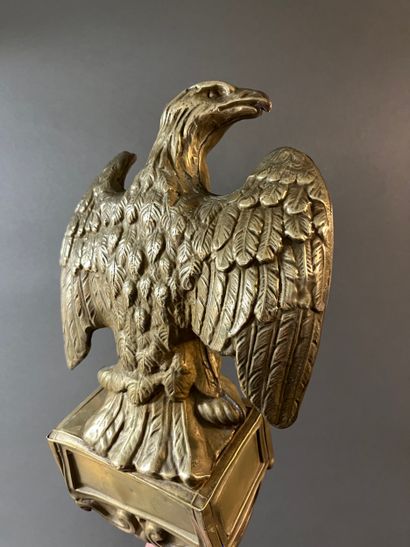 Aigle de drapeau.
En feuille de laiton découpé...