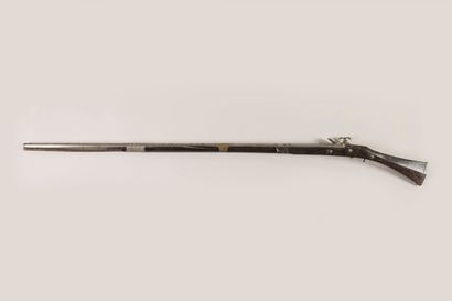 Fusil Moukhala. Long canon octogonal sur...