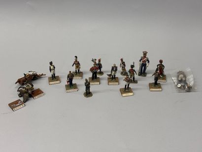 Figurines.
Ensemble de figurines (peinture...
