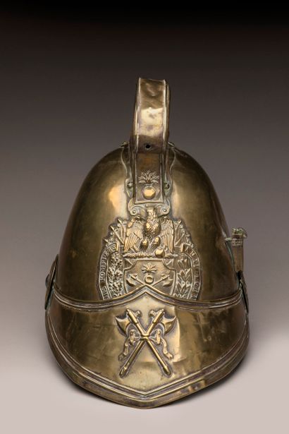 Casque de pompier en laiton. Plaque au coq...