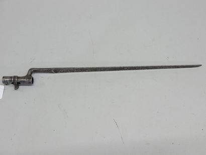 Longue baïonnette à douille d’origine indéterminée....