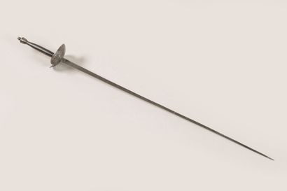 Longue épée XVIIIème à lame triangulaire....