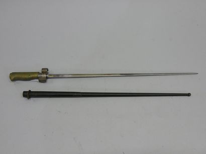 Baïonnette Lebel 1886/15. Poignée en maillechort,...