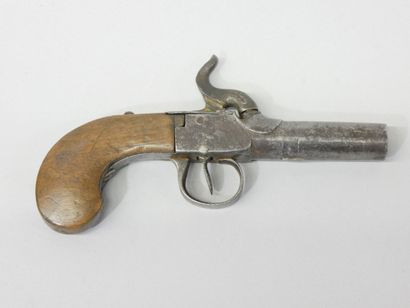 Petit pistolet coffre à percussion.
Système...