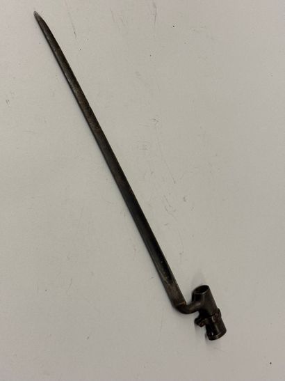 Baïonnette à douille étrangère. Longueur...