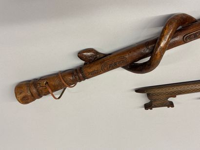 Canne de poilus.
En bois sculpté à motif...