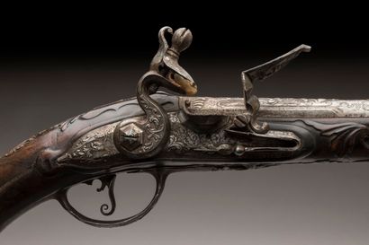 Beau pistolet d’arçon à silex XVIIIème attribué...