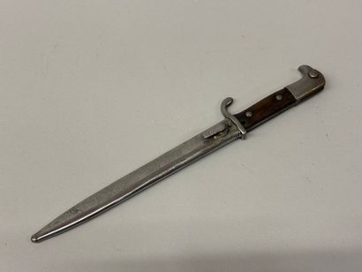 Baïonnette pur fusil Mauser 98.
Pommeau type...