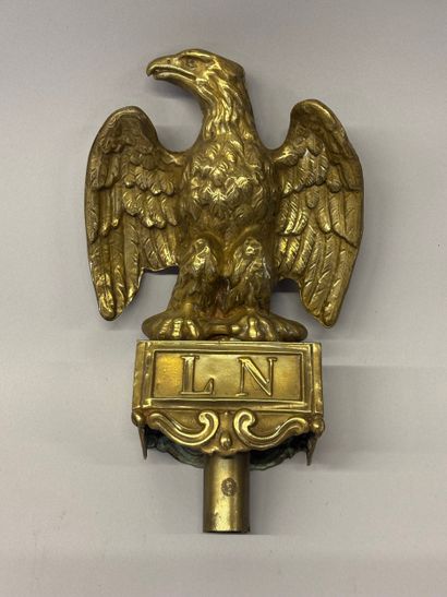 Aigle de drapeau.
En feuille de laiton découpé...