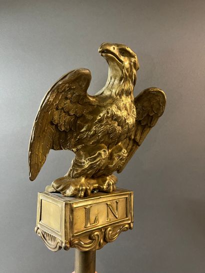 Aigle de drapeau.
En feuille de laiton découpé...