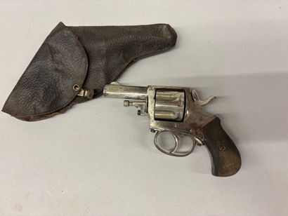 Revolver type Bulldog.
Six coups à chargement...