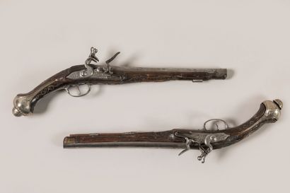 Paire de pistolets fin Louis XIV
Platines...