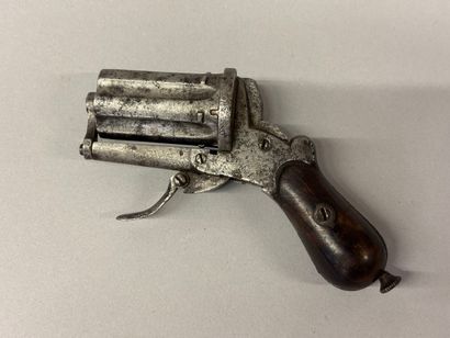 Revolver poivrière.
Pour munitions à broches...
