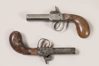 Deux pistolets à percussion type coup de...