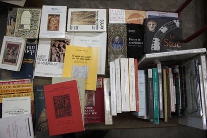 HISTOIRE MEDIEVALE ET ARCHEOLOGIE, 2 cartons...