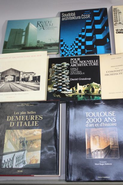 [ARCHITECTURE]. Lot de 14 volumes reliés...
