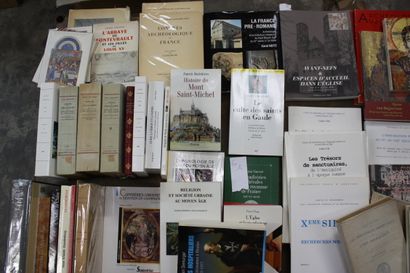 HISTOIRE MEDIEVALE ET ARCHEOLOGIE, 2 cartons...