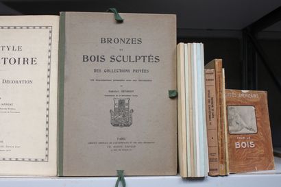 [MEUBLES MOBILIER]. Environ 32 volumes reliés,...