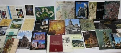 [AUVERGNE - BOURBONNAIS]. Livres et brochures...