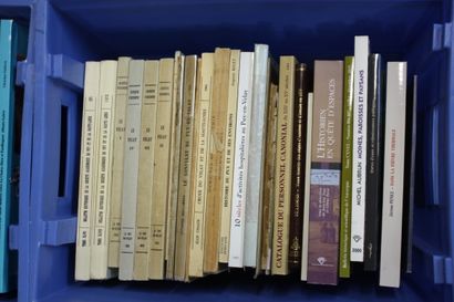AUVERGNE, 6 caisses dont Almanach de Brioude...