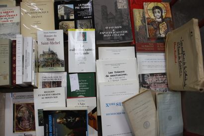 HISTOIRE MEDIEVALE ET ARCHEOLOGIE, 2 cartons...