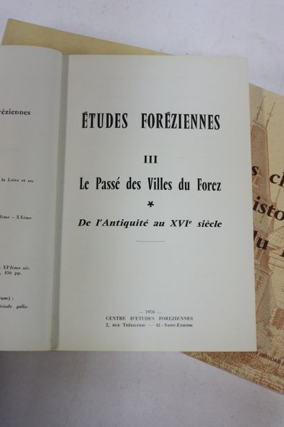BROUTIN (Aug.). Châteaux historiques du Forez....