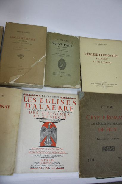 ART RELIGIEUX. 10 volumes : 
Les églises...