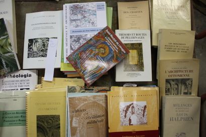 HISTOIRE MEDIEVALE ET ARCHEOLOGIE, 2 cartons...