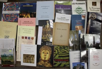 HISTOIRE MEDIEVALE, 3 cartons : Trésor de...