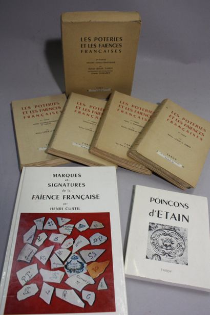 [FAIENCE ETAIN MARQUES ET POINCONS]. 
LESUR...