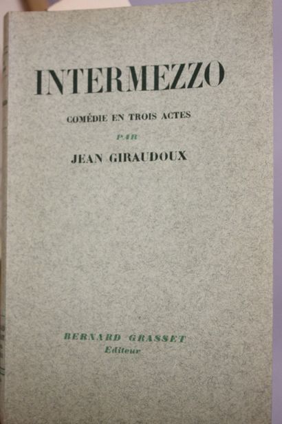 VALERY GIRAUDOUX. 19 volumes. 
VALERY. Discours...