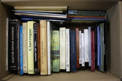 AUVERGNE, 1 carton, environ 30 livres et...