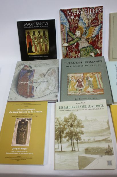 [BEAUX-ARTS ART MEDIEVAL]. 18 volumes : 
L’art...
