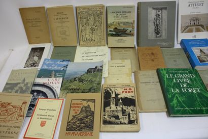 [AUVERGNE]. Ensemble de 45 livres et plaquettes...
