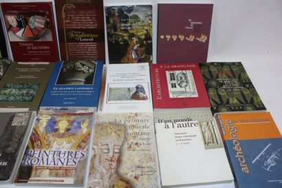 [BEAUX-ARTS ART MEDIEVAL]. 20 volumes modernes...