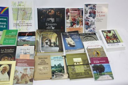 [HISTOIRE VARIA]. Environ 38 volumes. 
L’âge...