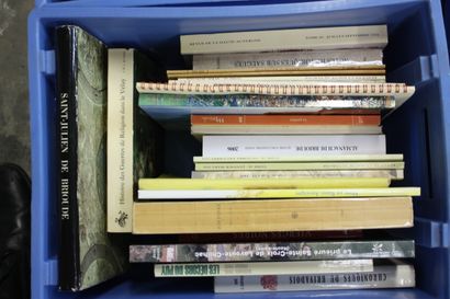 AUVERGNE, 6 caisses dont Almanach de Brioude...