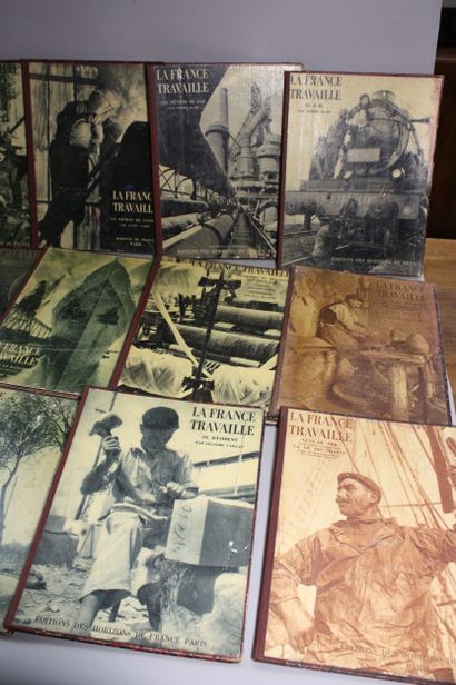 La France Travaille. Réunion de 14 volumes....