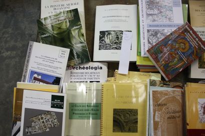 HISTOIRE MEDIEVALE ET ARCHEOLOGIE, 2 cartons...