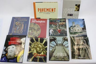 [MOYEN AGE ART RELIGIEUX]. 10 volumes.
Pavement,...
