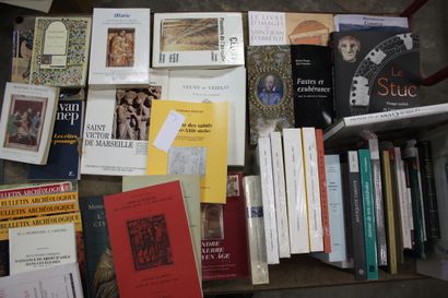 HISTOIRE MEDIEVALE ET ARCHEOLOGIE, 2 cartons...