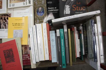 HISTOIRE MEDIEVALE ET ARCHEOLOGIE, 2 cartons...