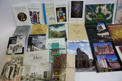 [AUVERGNE - BOURBONNAIS]. Livres et brochures...