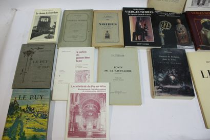 VELAY LE PUY VIERGES NOIRES. 18 volumes ou...