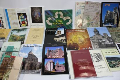 [AUVERGNE - BOURBONNAIS]. Livres et brochures...