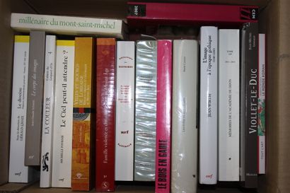 HISTOIRE & HISTOIR DE L’ART. 2 cartons, environ...