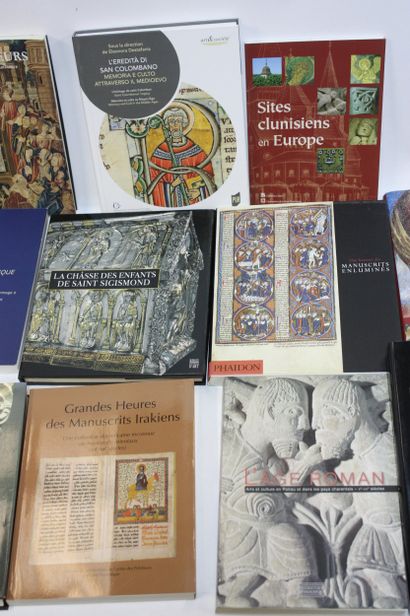 [BEAUX-ARTS MOYEN AGE]. 18 volumes : 
Venise...