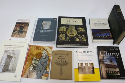 [CLUNY]. 10 volumes modernes : 
Les décors...