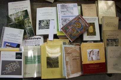 HISTOIRE MEDIEVALE ET ARCHEOLOGIE, 2 cartons...